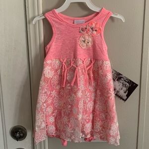 🌸 Pink lace and flower accent dress 🌸